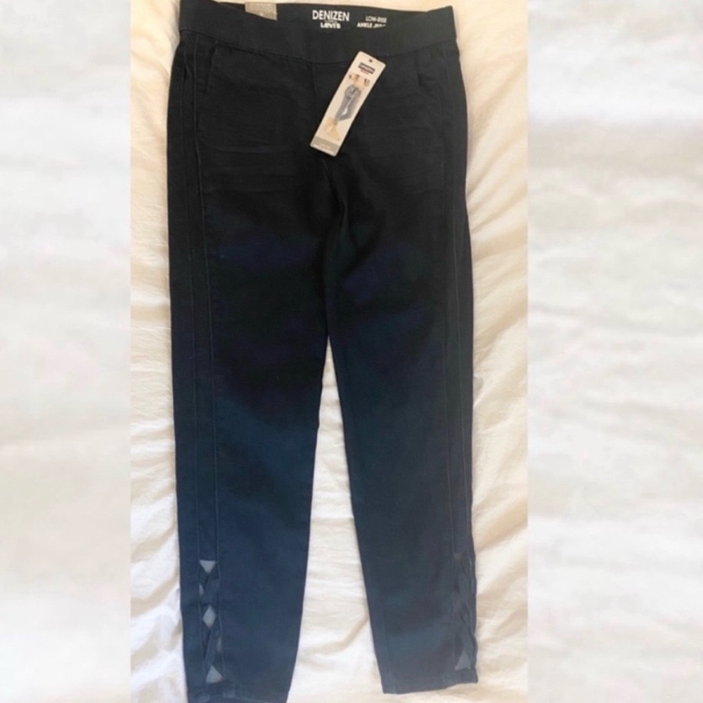 New Women’s Small Low Rise Ankle Levi’s Dark Wash Ankle Denim Jeans